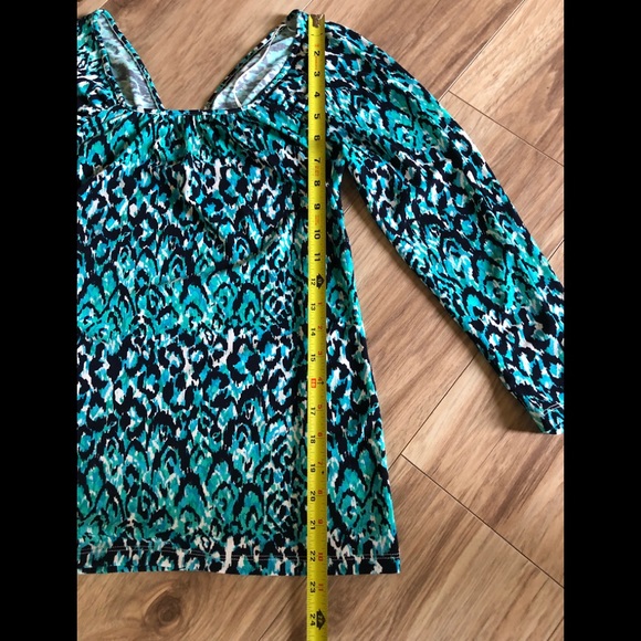 Beautiful, flattering, top NWOT 🍁 - Picture 5 of 8